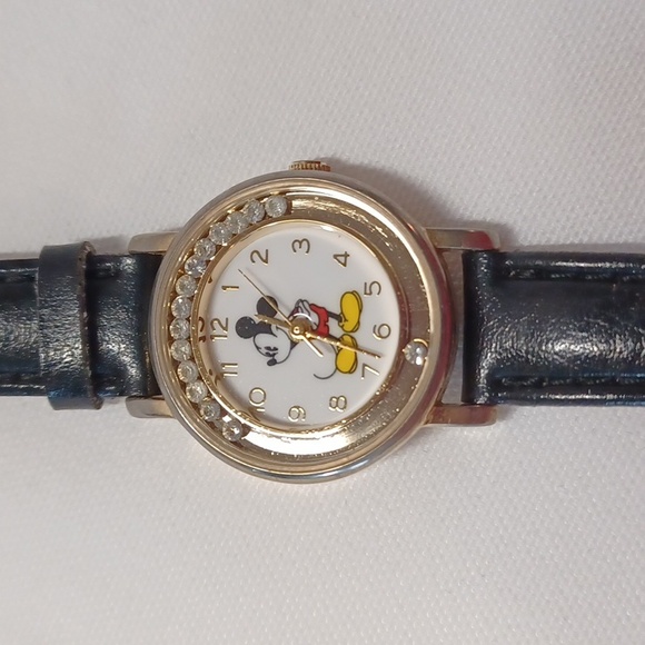 DISNEY EXCLUSIVE MICKEY MOUSE WATCH - Picture 1 of 3